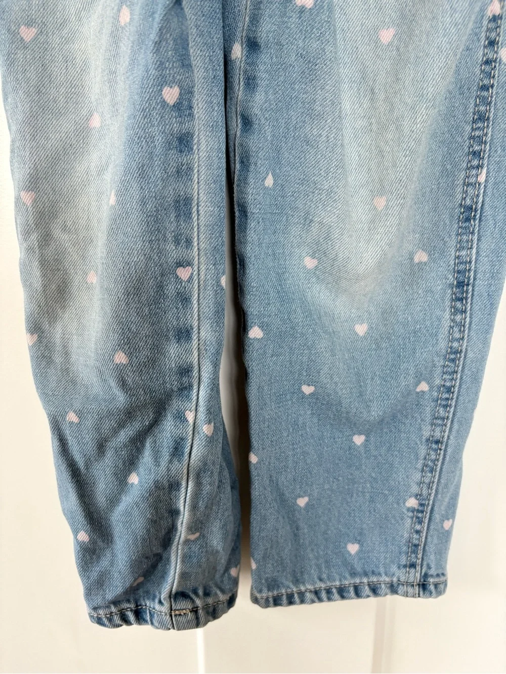 Oshkosh- Light Wash Denim Overalls with Heart Print Size‎ 5T